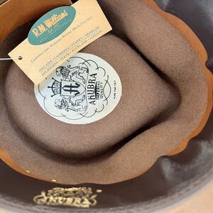 100% AUSTRALIAN AKUBRA HAT WITH TAGS